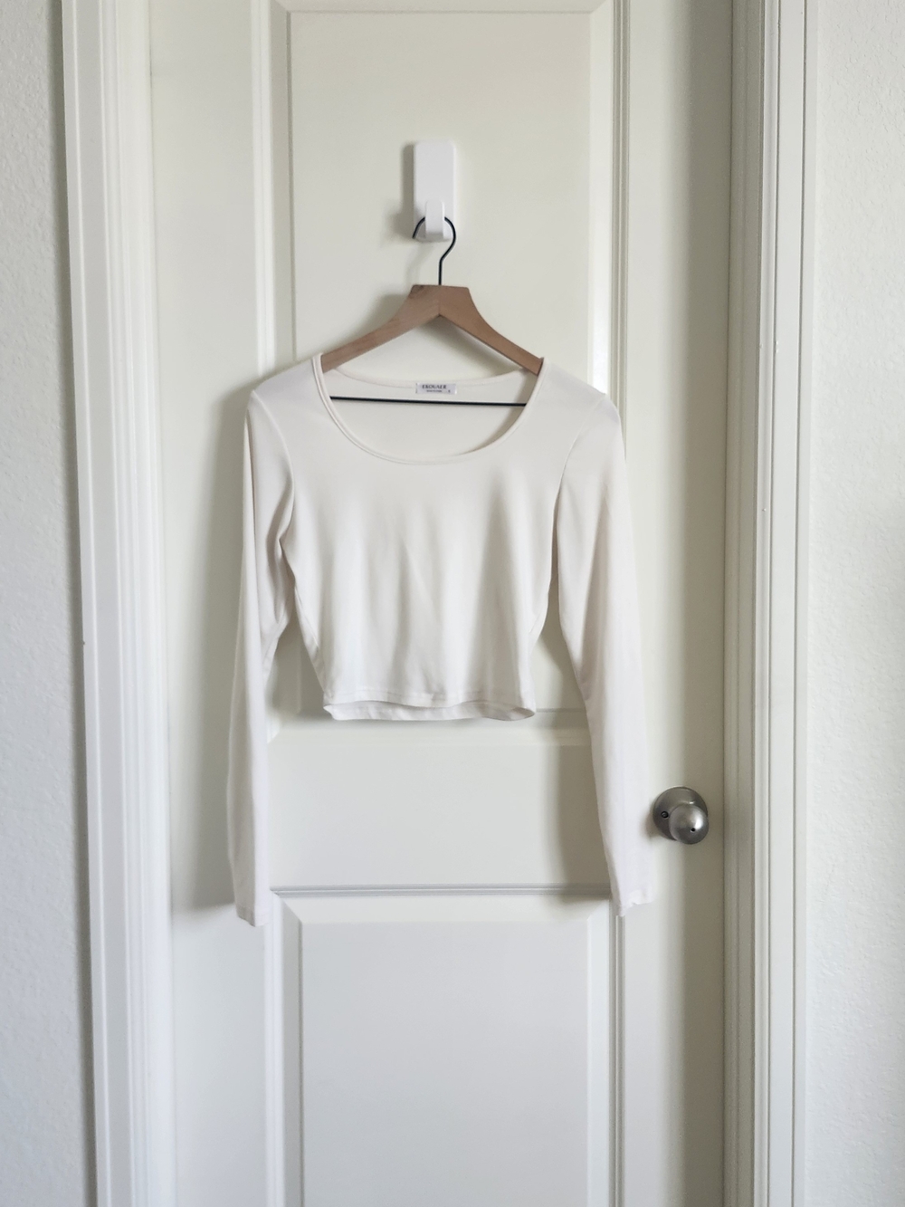 2 Long Sleeve Crop Tops - Picture 4 of 12